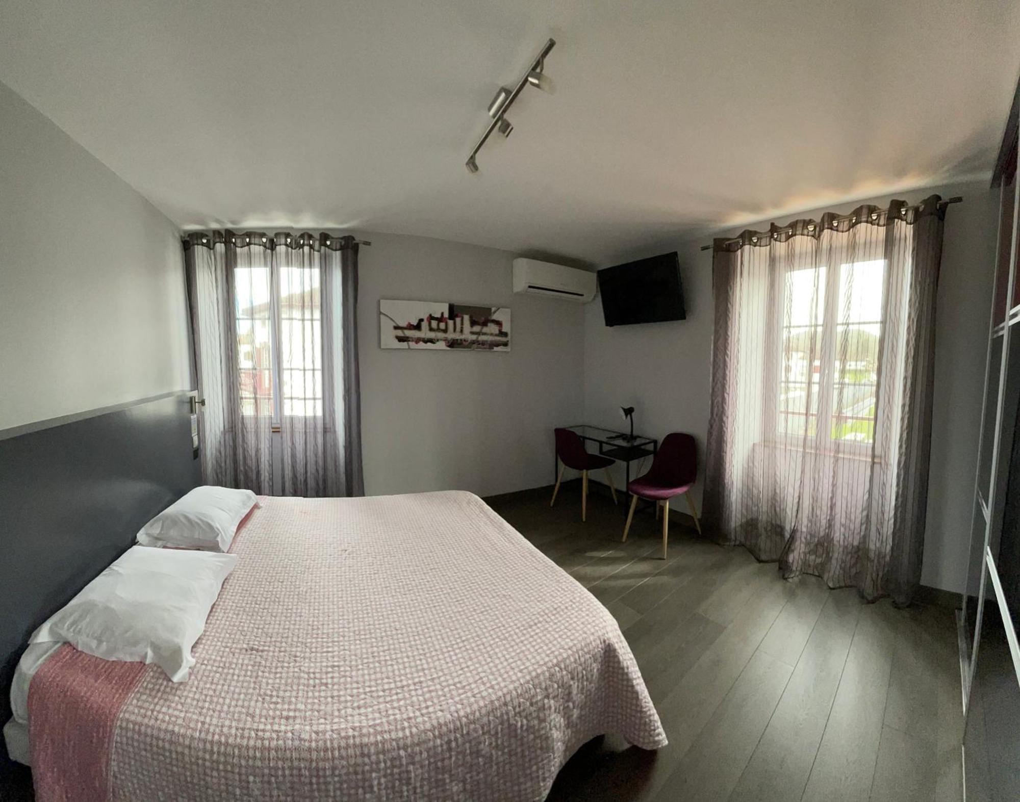 Hotel Mendy Saint-Jean-le-Vieux  Dış mekan fotoğraf